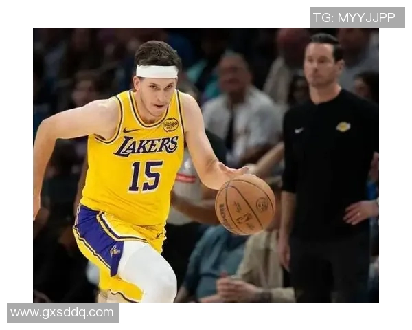 雷迪克躺枪?森林狼主帅调侃昔日名记:做播客都够格让你执教湖人 雷迪克躺枪?森林狼主帅调侃昔日名记:做播客都够格让你执教湖人