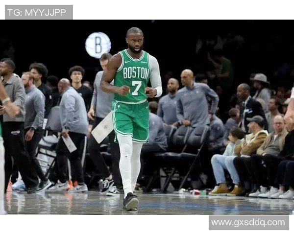 罚球丢了7个?!杰伦·布朗25中13空砍34分8板7助3帽 罚球丢了7个?!杰伦·布朗25中13空砍34分8板7助3帽