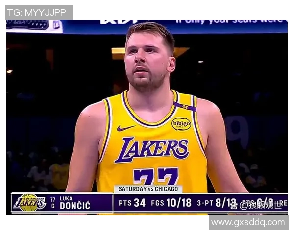 东契奇穿着粉色Luka5,得到27分11篮板7助攻4抢断